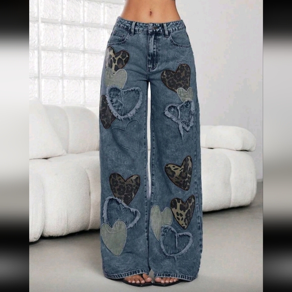 Denim - Wide Leg Heart Patch Jeans in Washed Blue